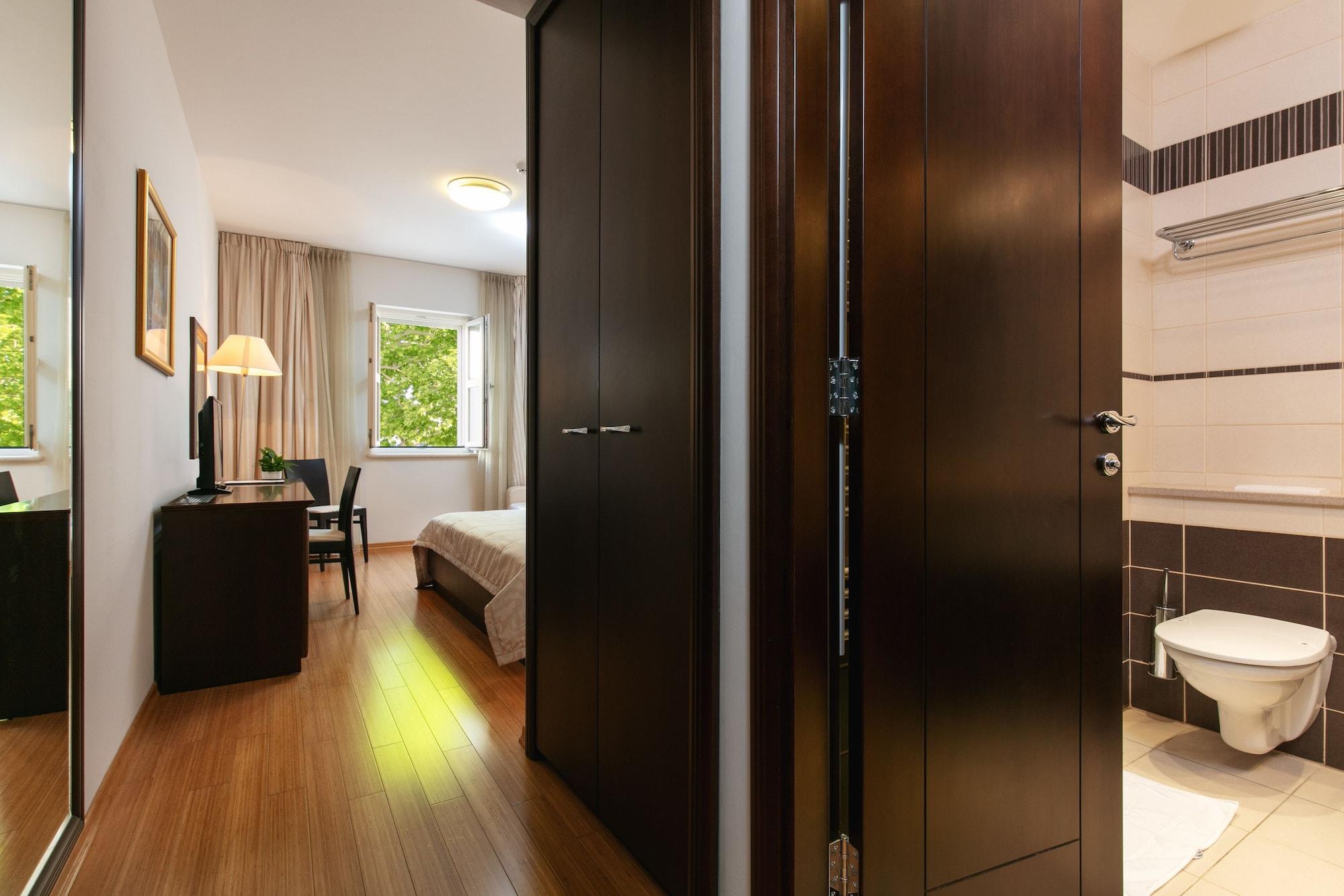 Hotel Croatia Baška Voda Екстериор снимка
