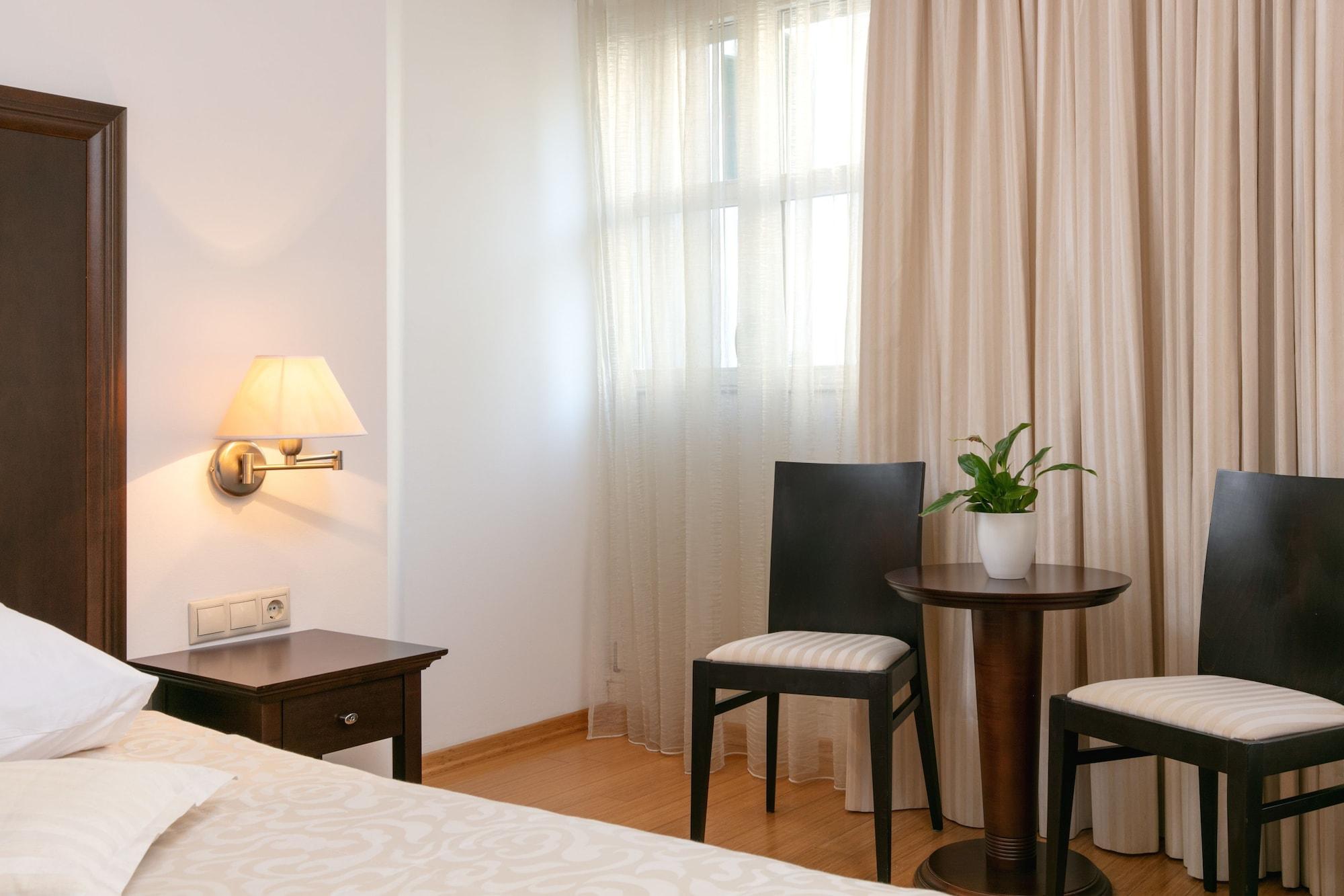 Hotel Croatia Baška Voda Екстериор снимка