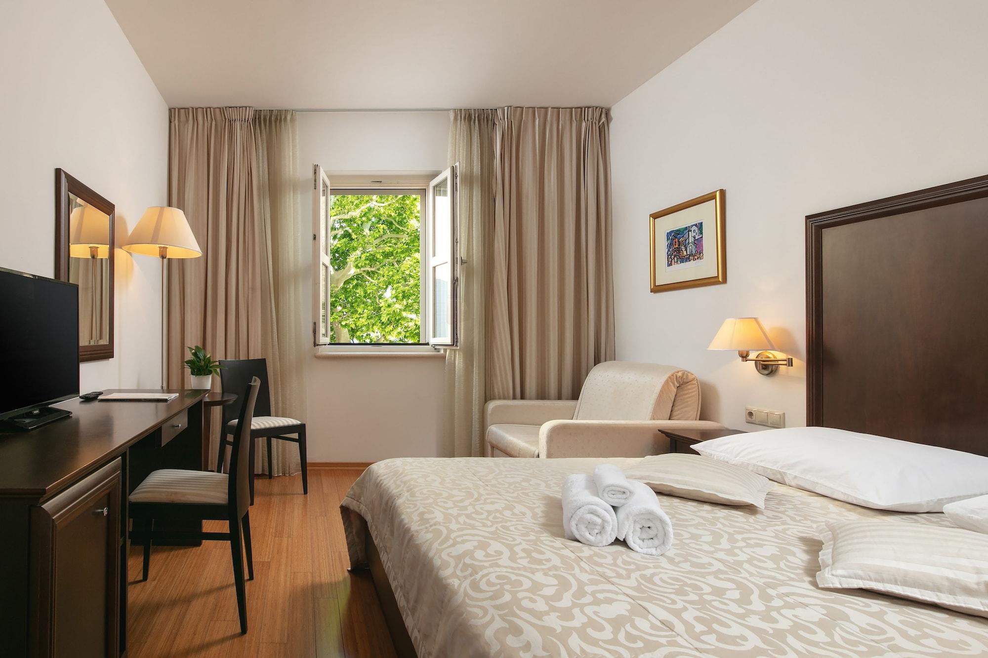 Hotel Croatia Baška Voda Екстериор снимка