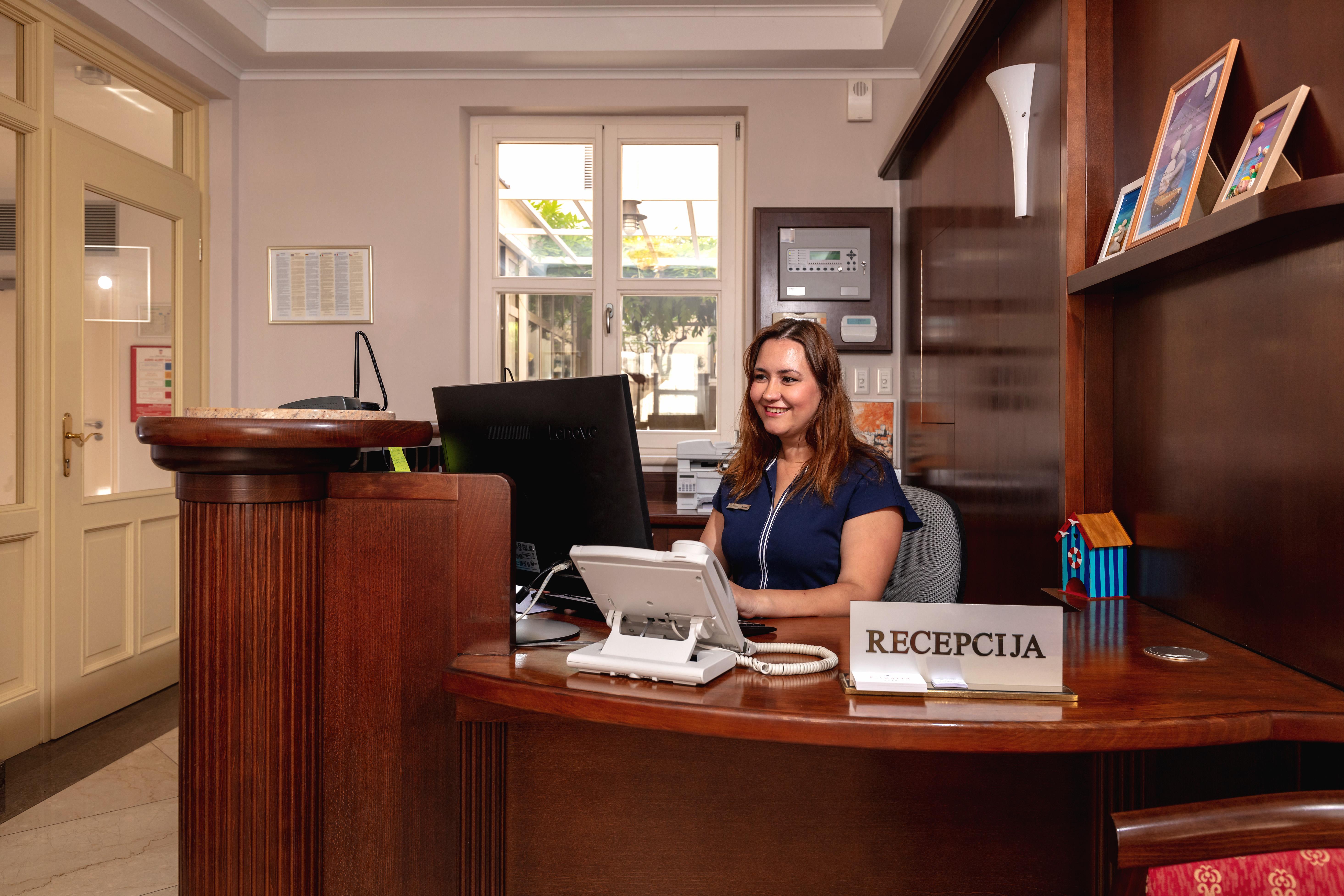 Hotel Croatia Baška Voda Екстериор снимка