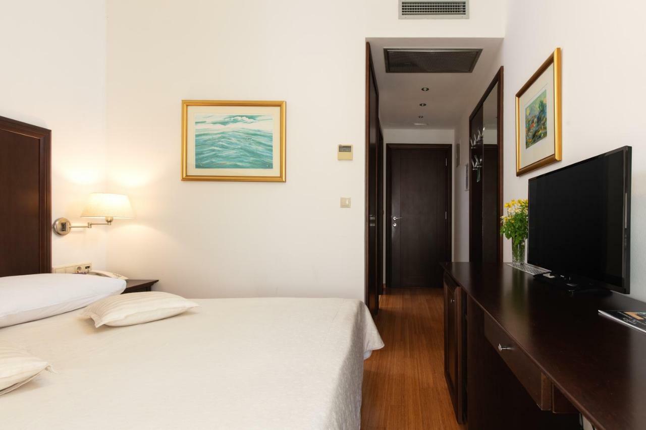 Hotel Croatia Baška Voda Екстериор снимка